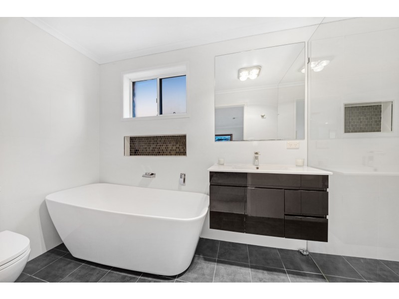 9 Sir Joseph Banks Drive, Bateau Bay NSW 2261