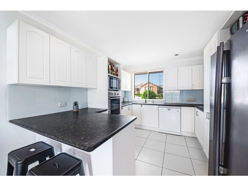 9 Sir Joseph Banks Drive, Bateau Bay NSW 2261