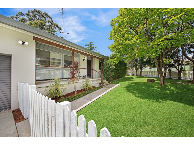 1 Sunland Place, Wyoming NSW 2250