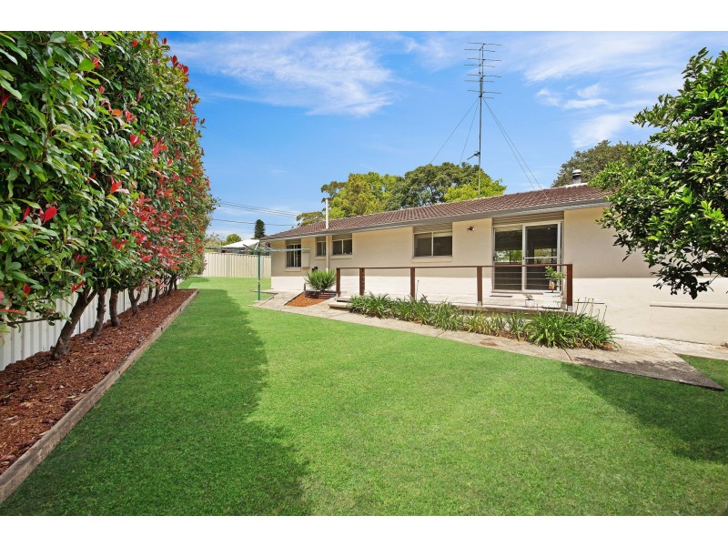 1 Sunland Place, Wyoming NSW 2250