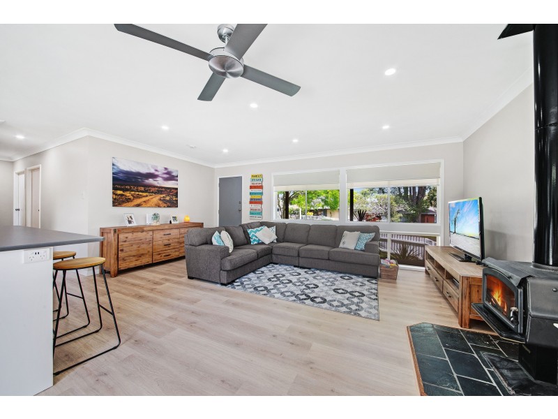 1 Sunland Place, Wyoming NSW 2250