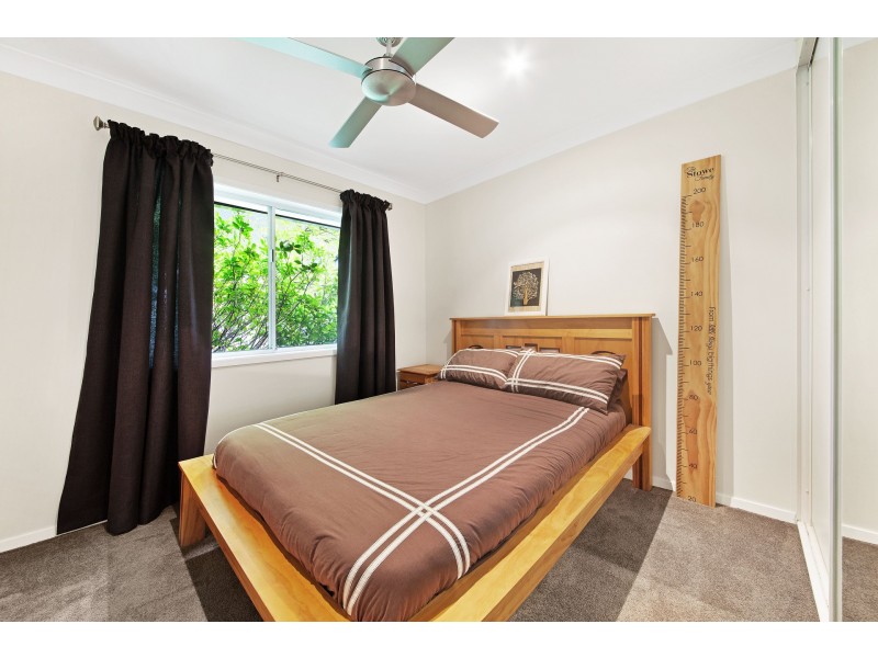 1 Sunland Place, Wyoming NSW 2250