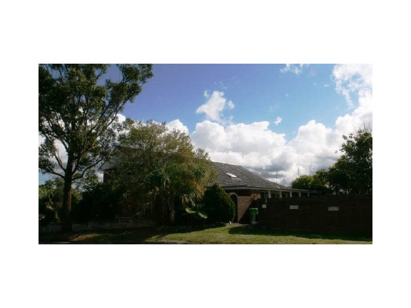 8 Duke Street, Point Frederick NSW 2250