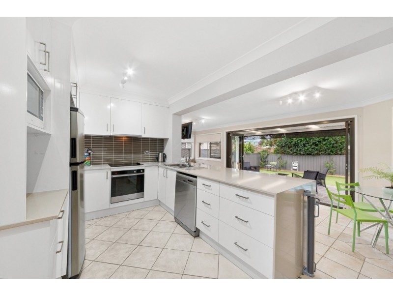 18 Woodport Close, Green Point NSW 2251