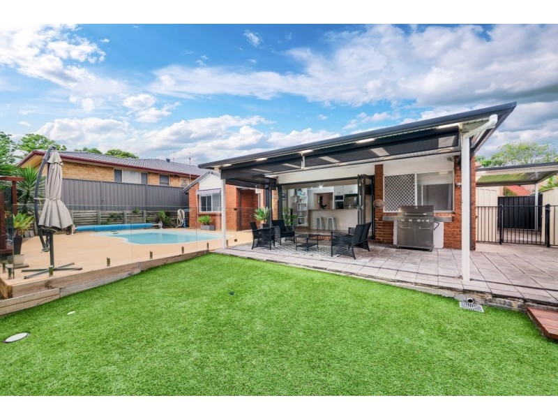 18 Woodport Close, Green Point NSW 2251