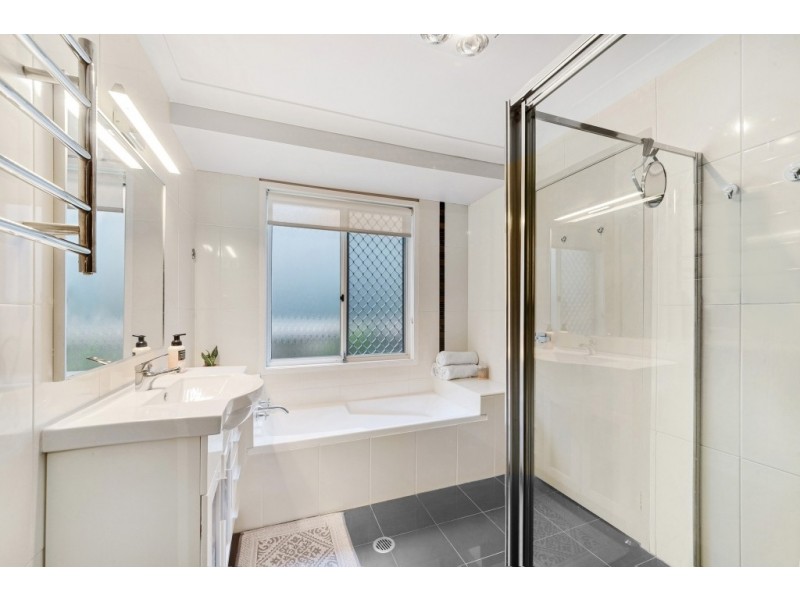 18 Woodport Close, Green Point NSW 2251