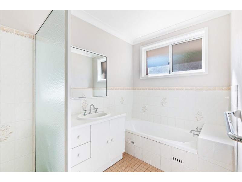 25 Beveridge Drive, Green Point NSW 2251