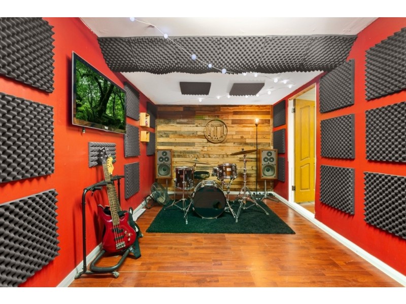 7 Dana Close, Wyoming NSW 2250