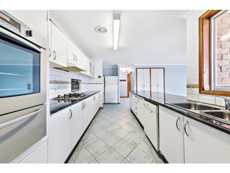 18 Henzel Road, Green Point NSW 2251