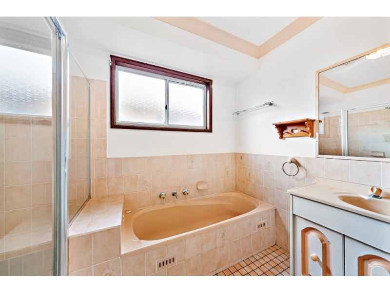 18 Henzel Road, Green Point NSW 2251