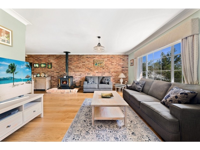 9 Drumalbyn Close, Wyoming NSW 2250