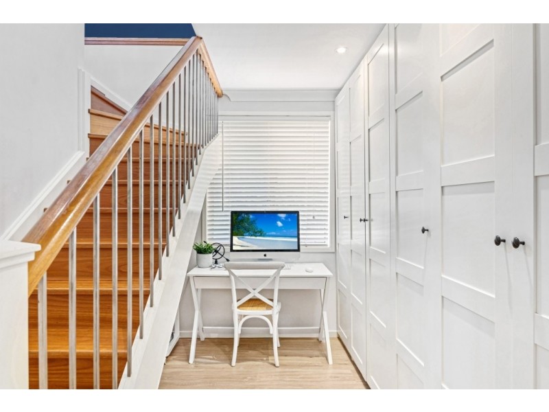 6 Nicholii Close, Springfield NSW 2250