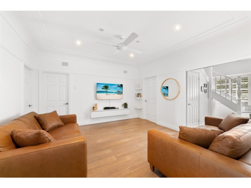 13 Duke Street, Point Frederick NSW 2250