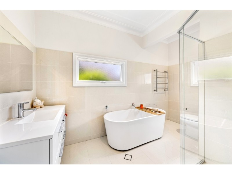 13 Duke Street, Point Frederick NSW 2250