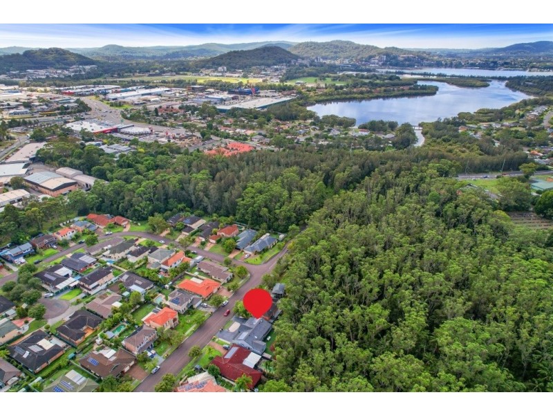 6 Manooka Road, Point Clare NSW 2250