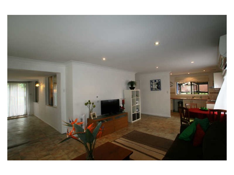 1 Willow Road, Springfield NSW 2250