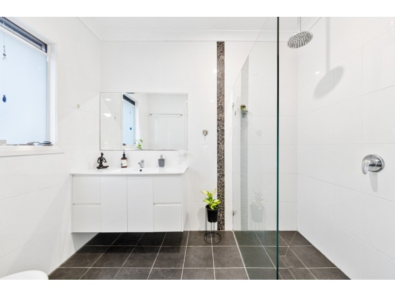 6 White Street, East Gosford NSW 2250