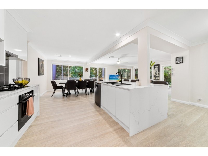 18 Childs Close, Green Point NSW 2251