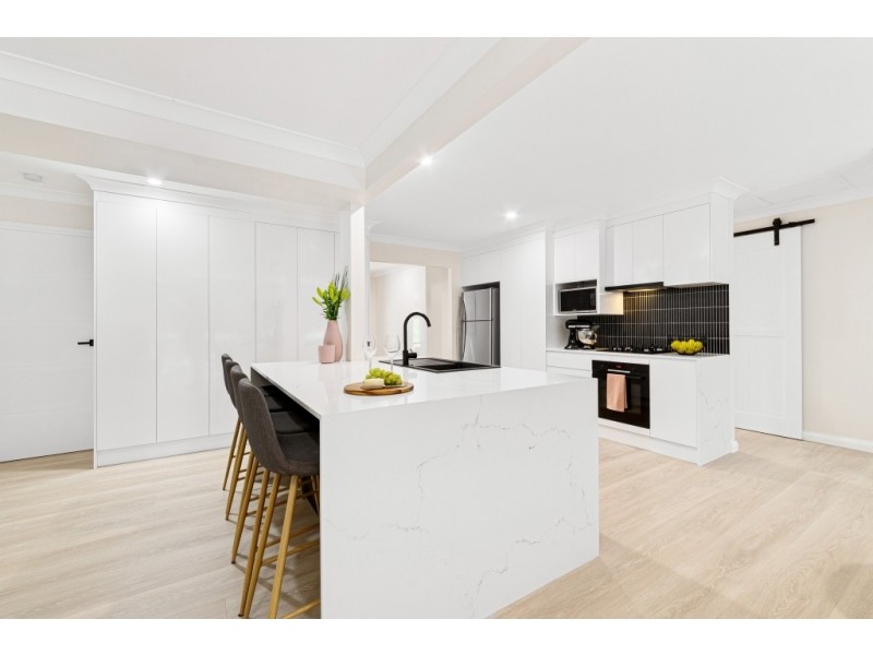 18 Childs Close, Green Point NSW 2251