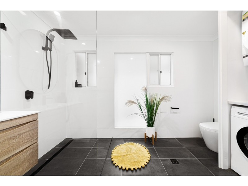 18 Childs Close, Green Point NSW 2251