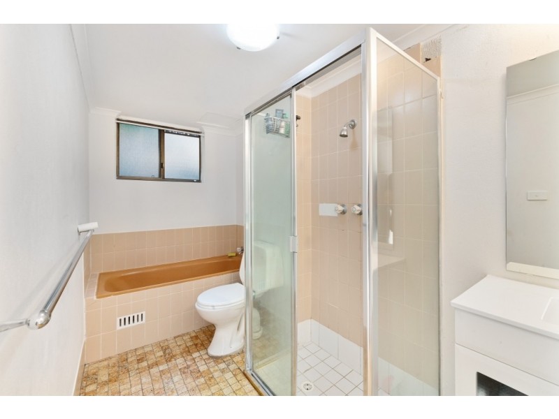 2/62 Beane Street, Gosford NSW 2250