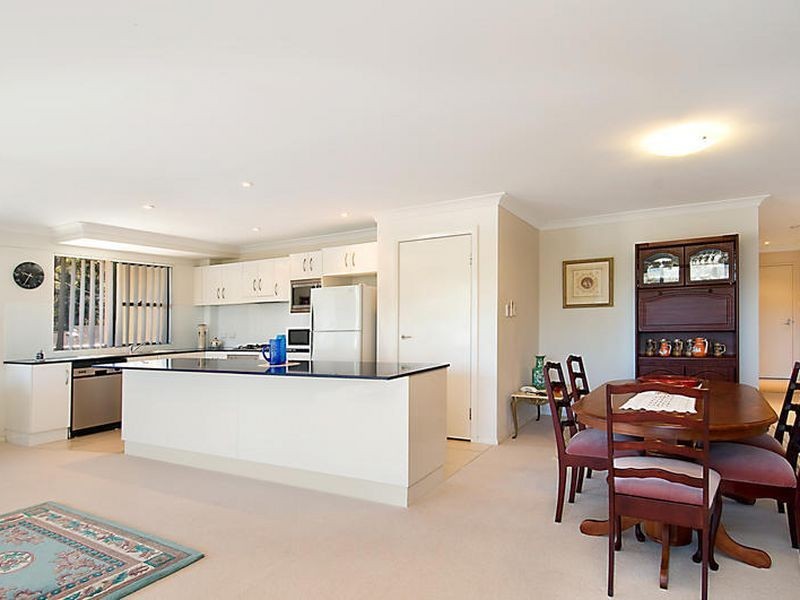 2/1 Creighton Lane, Point Frederick NSW 2250