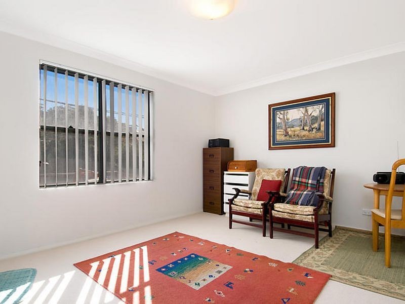 2/1 Creighton Lane, Point Frederick NSW 2250