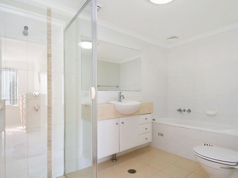 2/1 Creighton Lane, Point Frederick NSW 2250