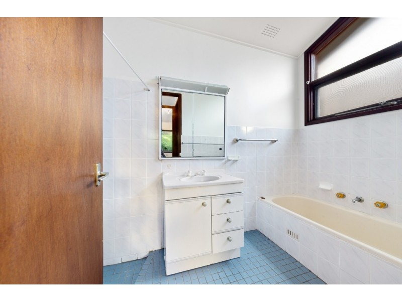 11 Joyce Avenue, Wyoming NSW 2250