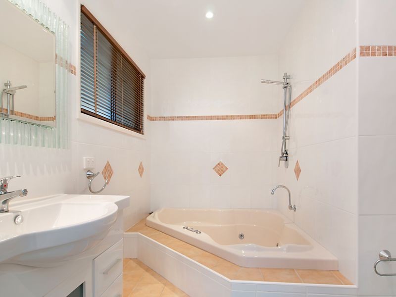 7 Enid Crescent, East Gosford NSW 2250