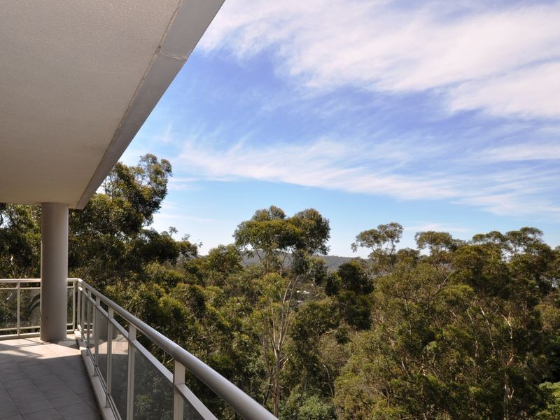 452/80 John Whiteway Drive, Gosford NSW 2250