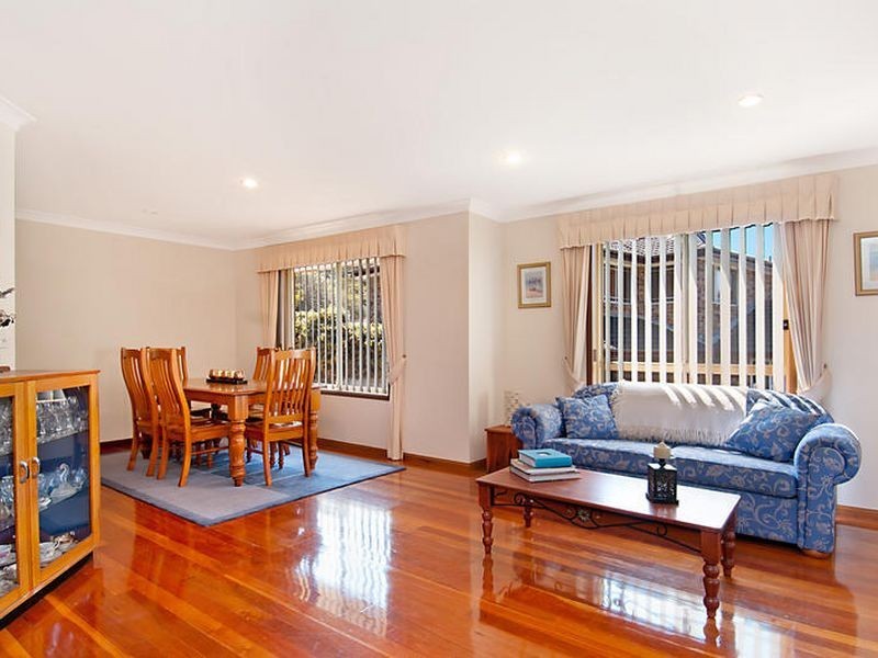 15 McKellar Close, Point Clare NSW 2250