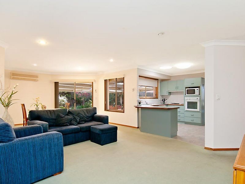 15 McKellar Close, Point Clare NSW 2250
