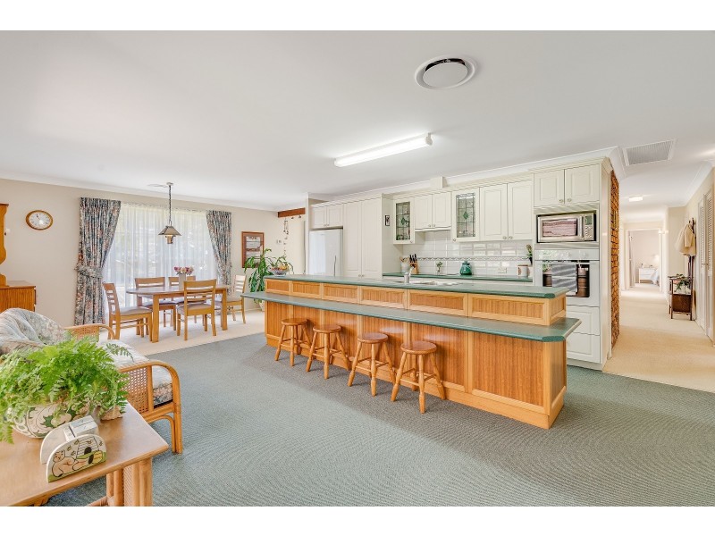 50 Chamberlain Road, Wyoming NSW 2250