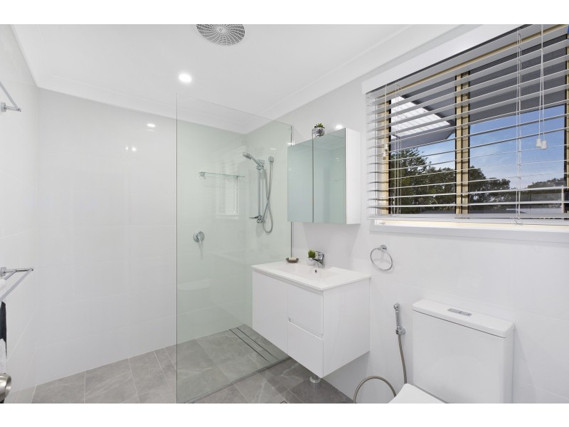 46 Lake View Road, Wamberal NSW 2260