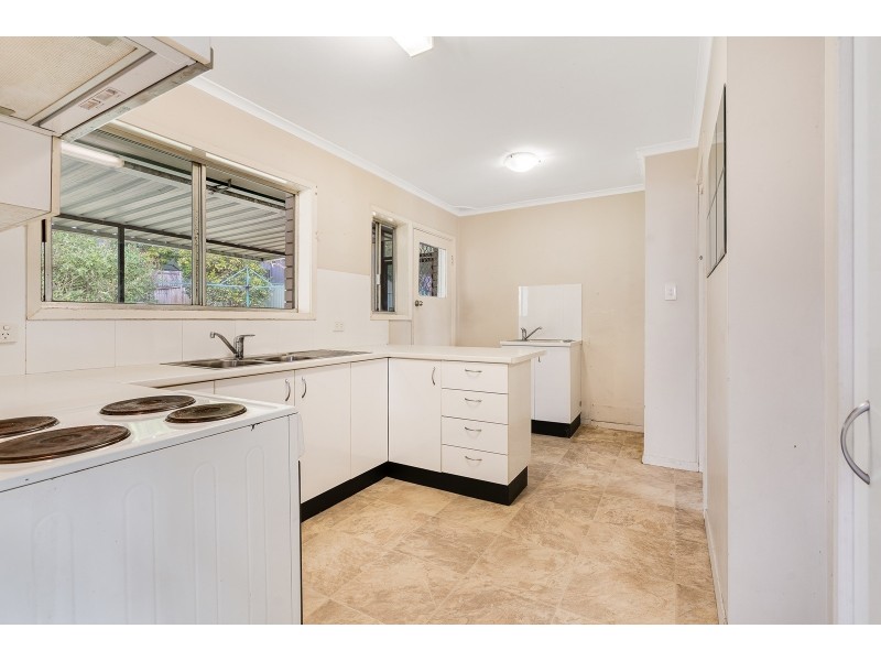 39 Orange Parade, Wyoming NSW 2250