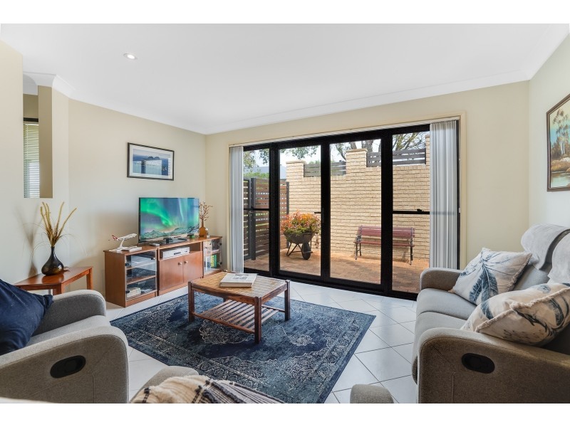 2/43 Russell Street, East Gosford NSW 2250