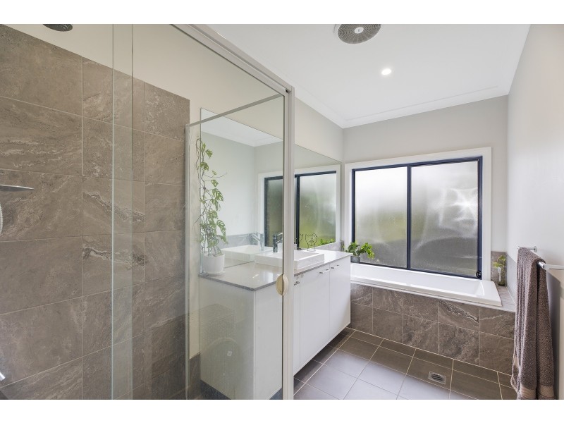 8 Bellbowrie Avenue, Narara NSW 2250