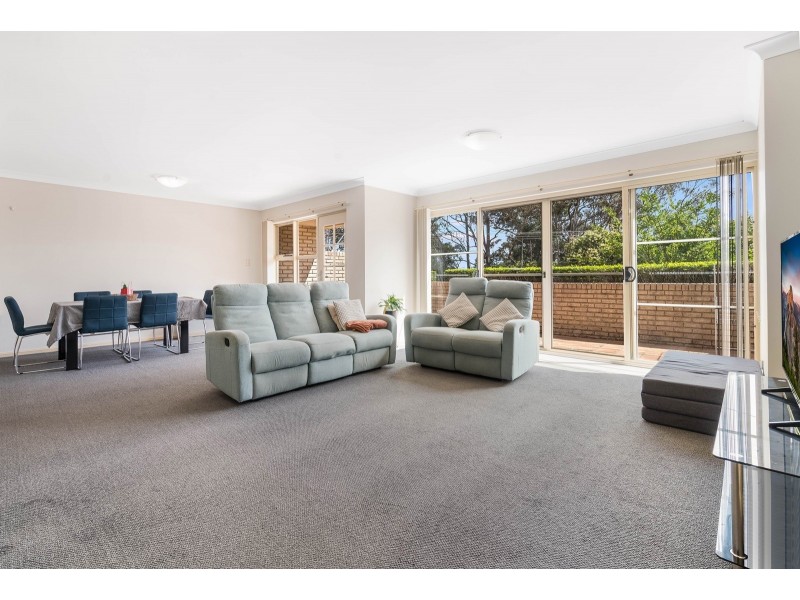 2/92 John Whiteway Drive, Gosford NSW 2250