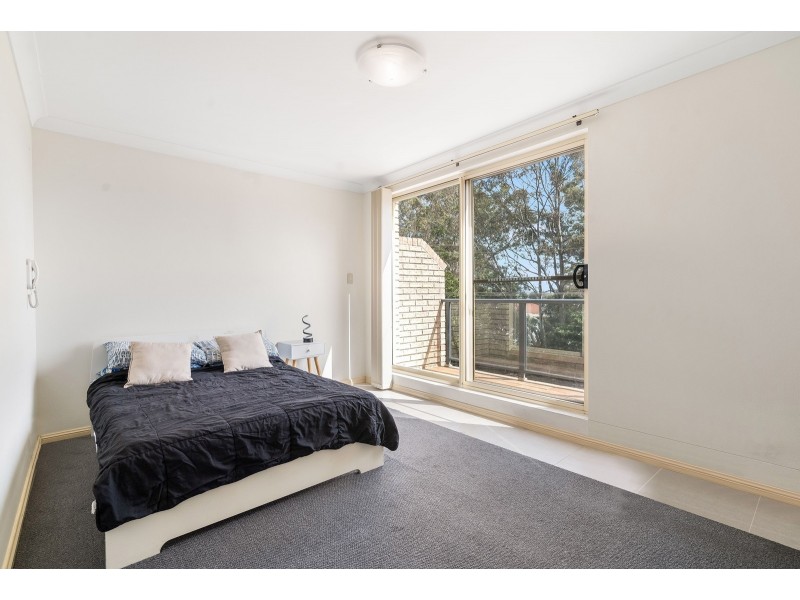 2/92 John Whiteway Drive, Gosford NSW 2250