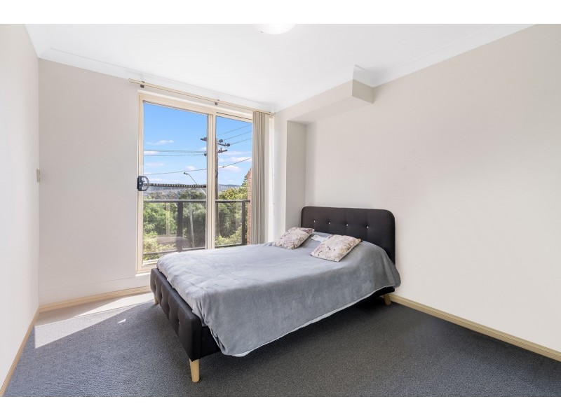 2/92 John Whiteway Drive, Gosford NSW 2250