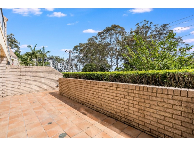 2/92 John Whiteway Drive, Gosford NSW 2250