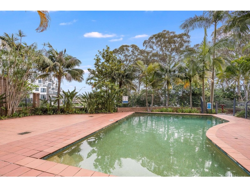 2/92 John Whiteway Drive, Gosford NSW 2250