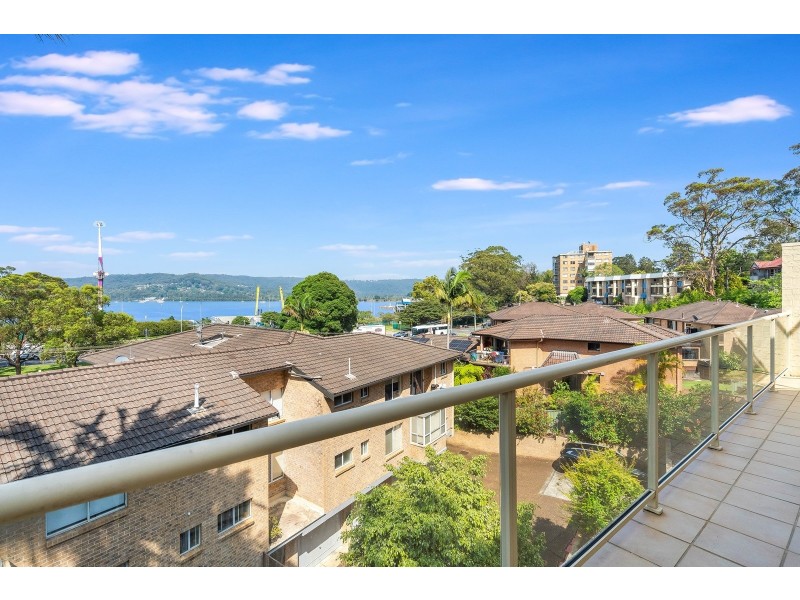 11/2-4 Mulkarra Avenue, Gosford NSW 2250