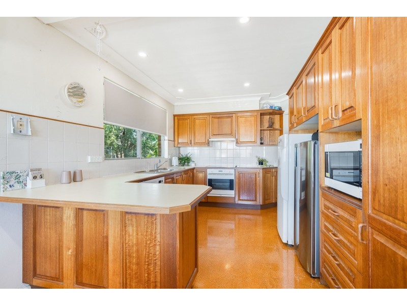 112 Albany Street, Point Frederick NSW 2250