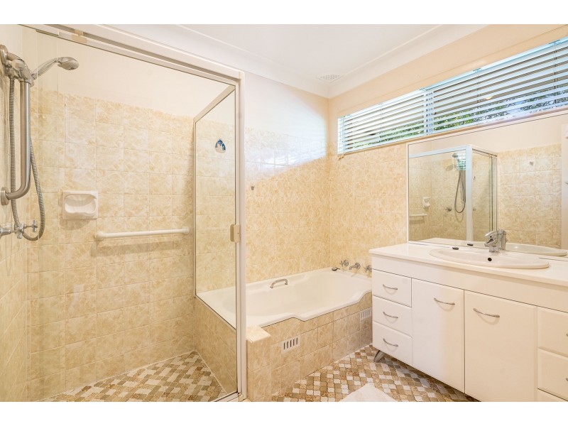 112 Albany Street, Point Frederick NSW 2250