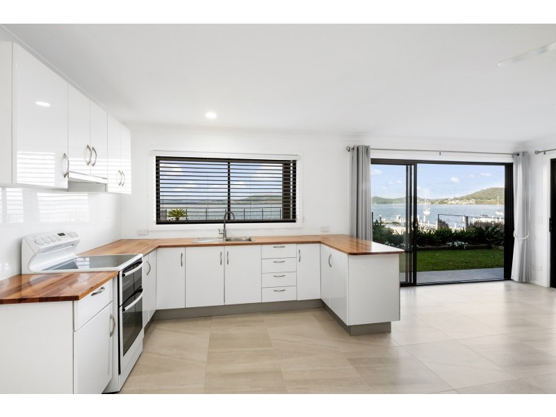 15 Couche Crescent, Koolewong NSW 2256