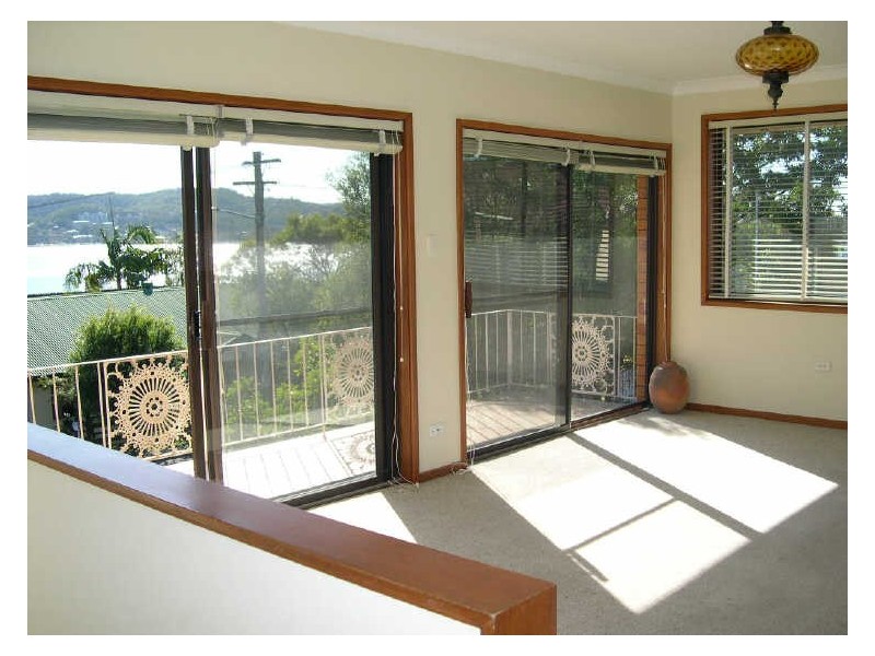 17 Alukea Avenue, Point Clare NSW 2250