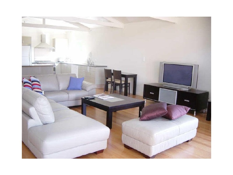 1/181 Lake Edge, Berkeley Vale NSW 2261