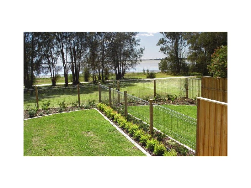 1/181 Lake Edge, Berkeley Vale NSW 2261